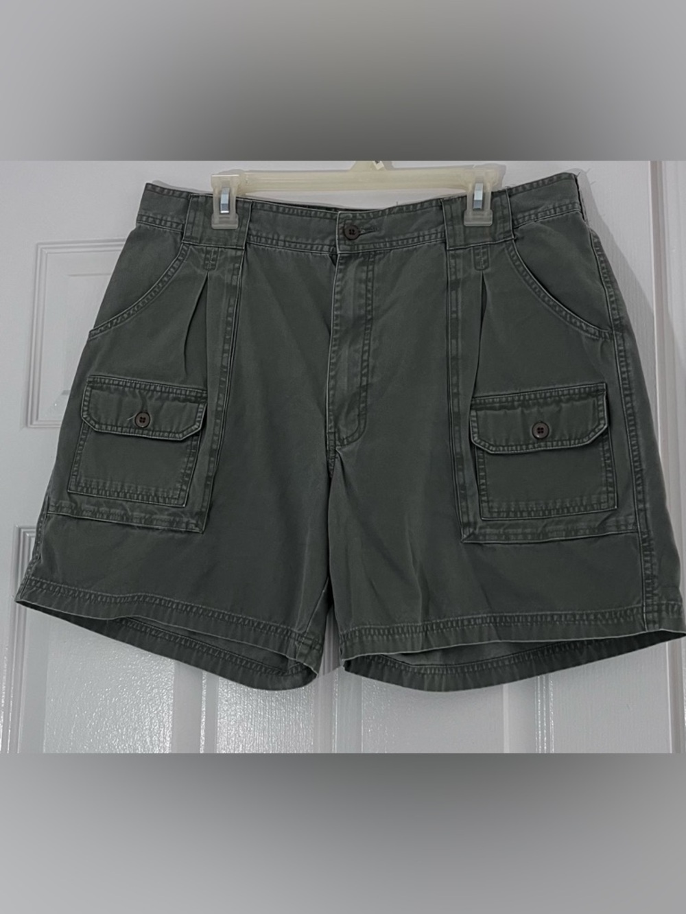 Cabela's Men's Dark Olive  Seven Pockets Cargo Shorts
